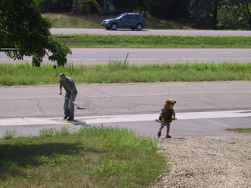 IMG_0022.JPG - The Tiger helps Dad shovel gravel