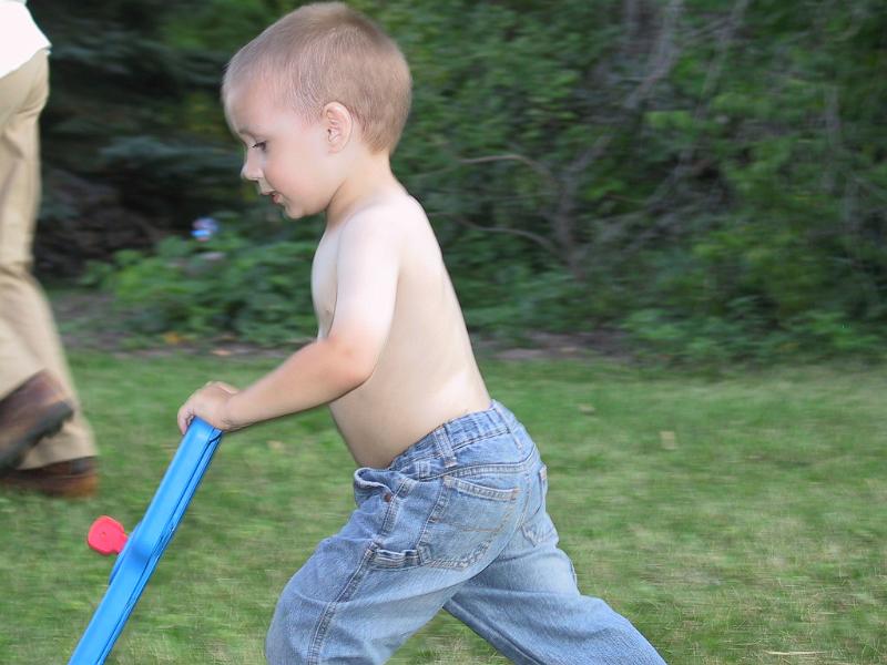 0918mow3.jpg - Got to move to keep up with Daddy!