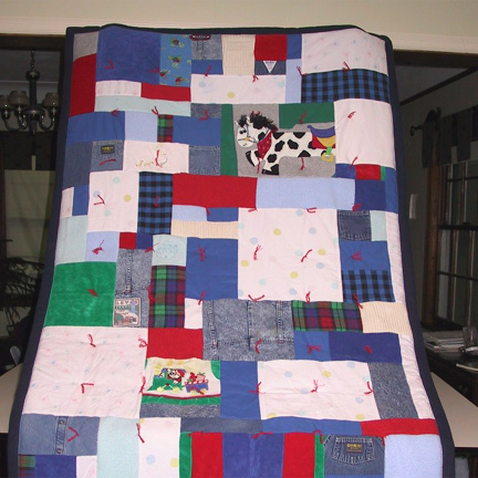 06ry-blue.jpg - A wide variety of shapes and sizes (good for baby clothes, which are small).  Purchased solid blue flannel helps to tie it all together.