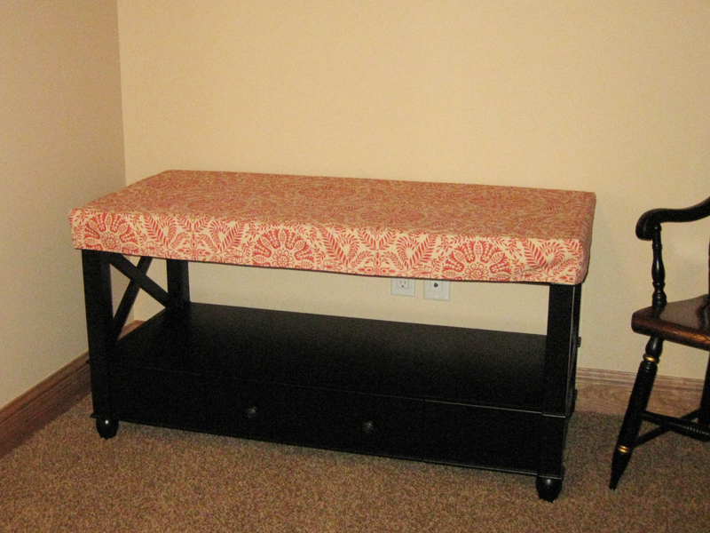 10me-suitcase.jpg - This very snug fitting fabric cover protects a table in a guest room from visitors' suitcases.